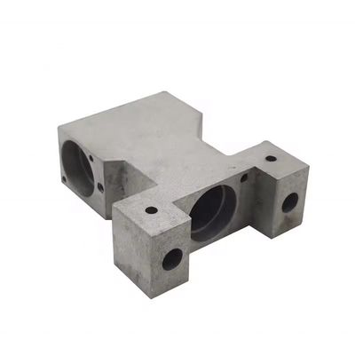 Traitement de pièces de fer en alliage de zinc fabriquées sur mesure pour les machines de coulée sous pression en aluminium